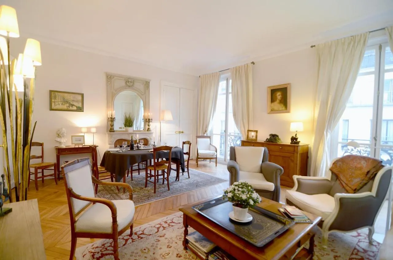 Champs Elysees Apartment