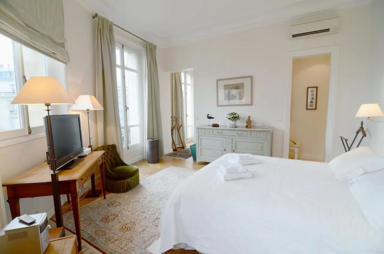 Champs Elysees Апартаменты