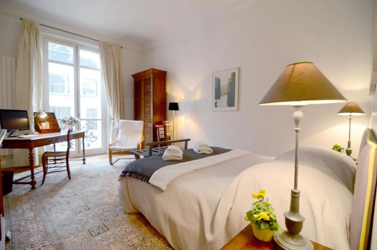 Champs Elysees Апартаменты *